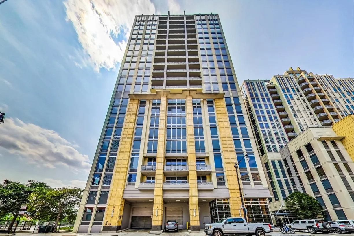 Chicago Real Estate | View 700 N Larrabee, 1214 | 2 Beds, 2 Baths