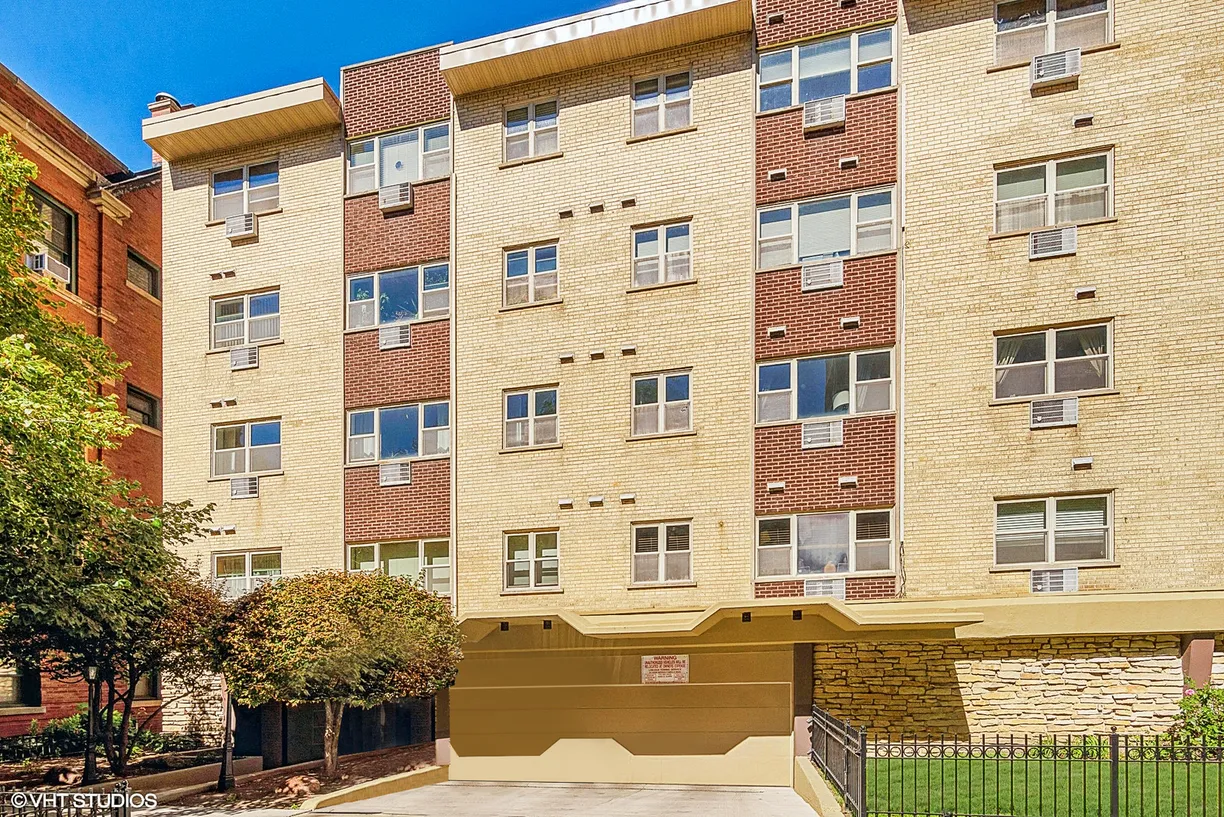 Chicago Real Estate | View 420 W Aldine Avenue, 424 | 1 Bed, 1 Bath