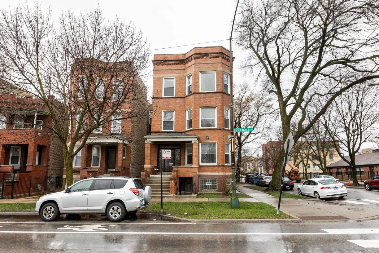 Chicago Real Estate | View 1456 N Kedzie Avenue, CH2 | 3 Beds, 2 Baths