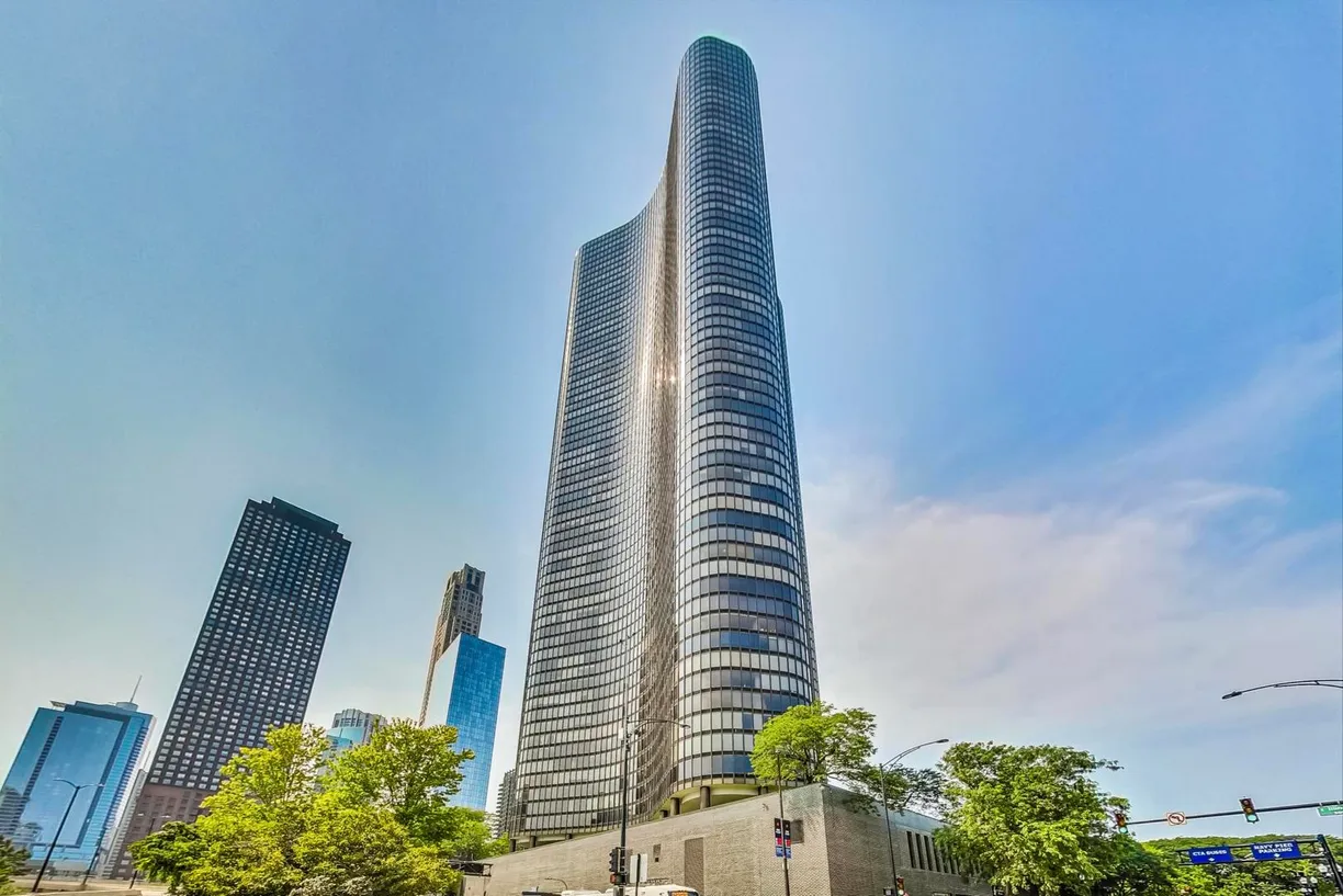 Chicago Real Estate | View 505 N LAKE SHORE Drive, 1614-15 | 2 Beds, 2 Baths