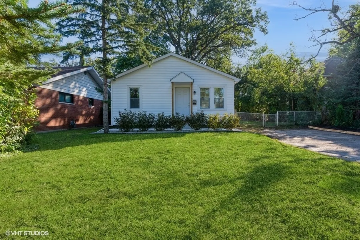 Chicago Real Estate | View  | 2 Beds, 1 Bath