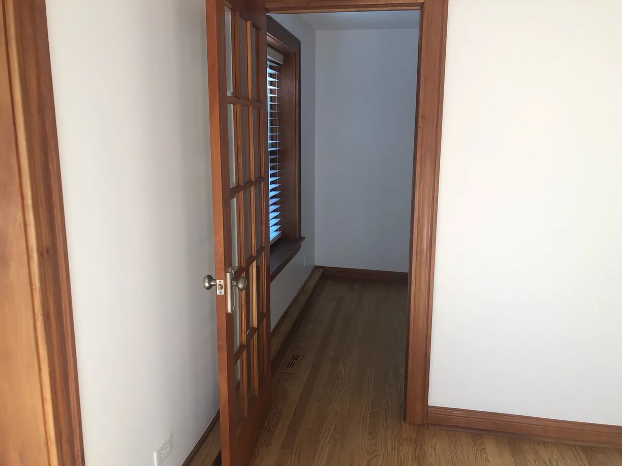 Chicago Real Estate | View 512 W Barry Avenue, 201 | Listing