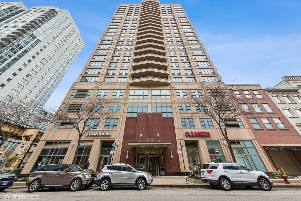 Chicago Real Estate | View 200 N Jefferson Street, 1601 | 2 Beds, 1 Bath