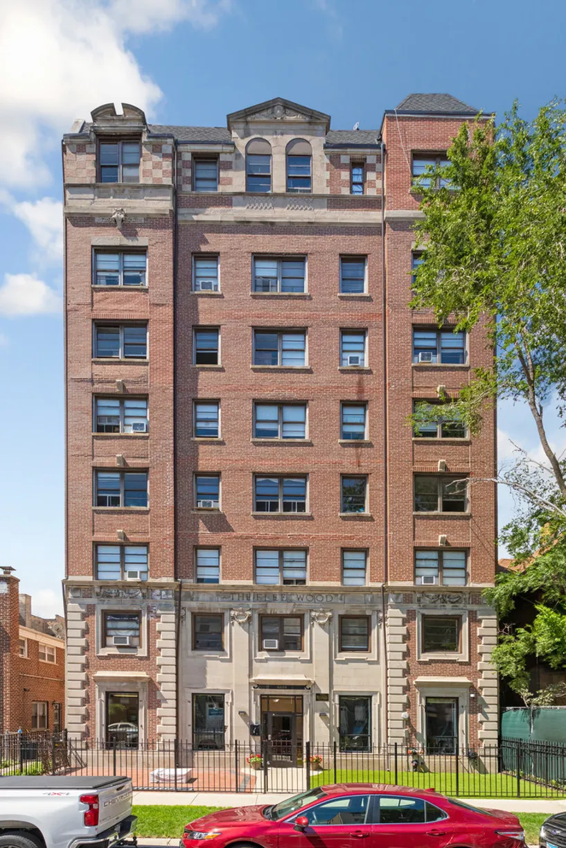 Chicago Real Estate | View 6026 N Winthrop Avenue, 2J | 1 Bed, 1 Bath