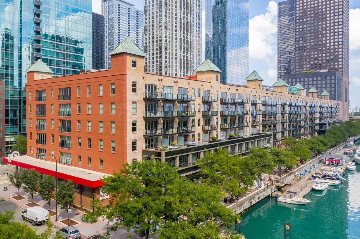 Chicago Real Estate | View 435 E Illinois Street | Listing