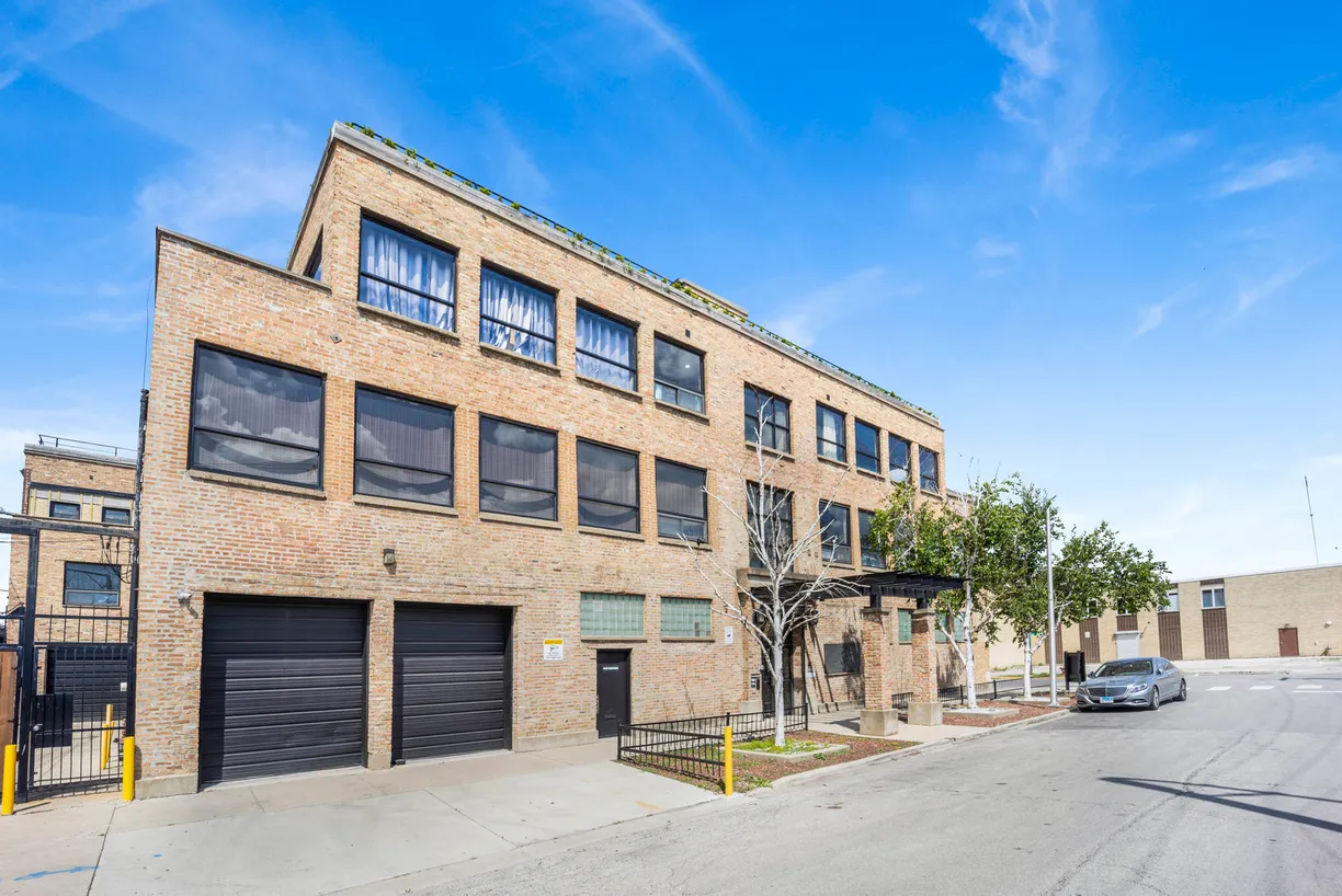Chicago Real Estate | View 2701 W Fulton Street, PENTHOUSE