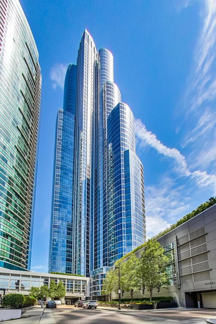 Chicago Real Estate | View 1211 S Prairie Avenue, 1005 | 2 Beds, 2 Baths