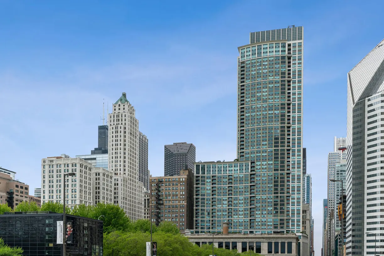 Chicago Real Estate | View 130 N Garland Court, 1001-03 | 3 Beds, 4 Baths