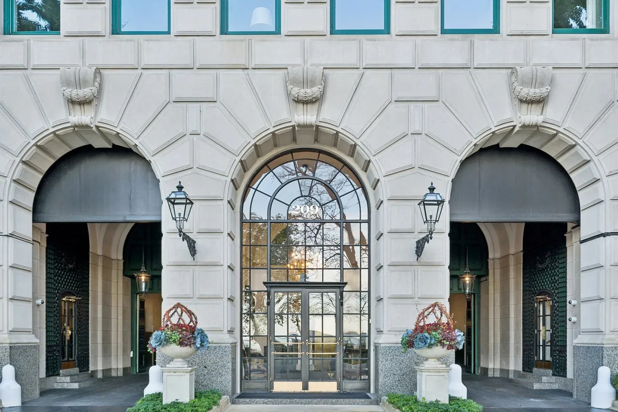 Chicago Real Estate | View 209 E Lake Shore Drive, 15W | 5 Beds, 4 Baths