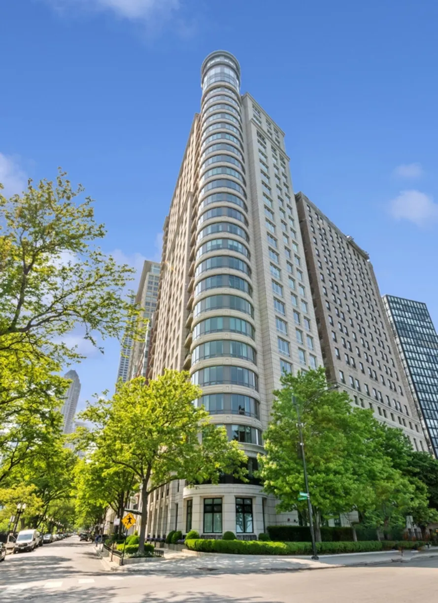 Chicago Real Estate | View 840 N LAKE SHORE Drive, 2001 | 3 Beds, 3 Baths
