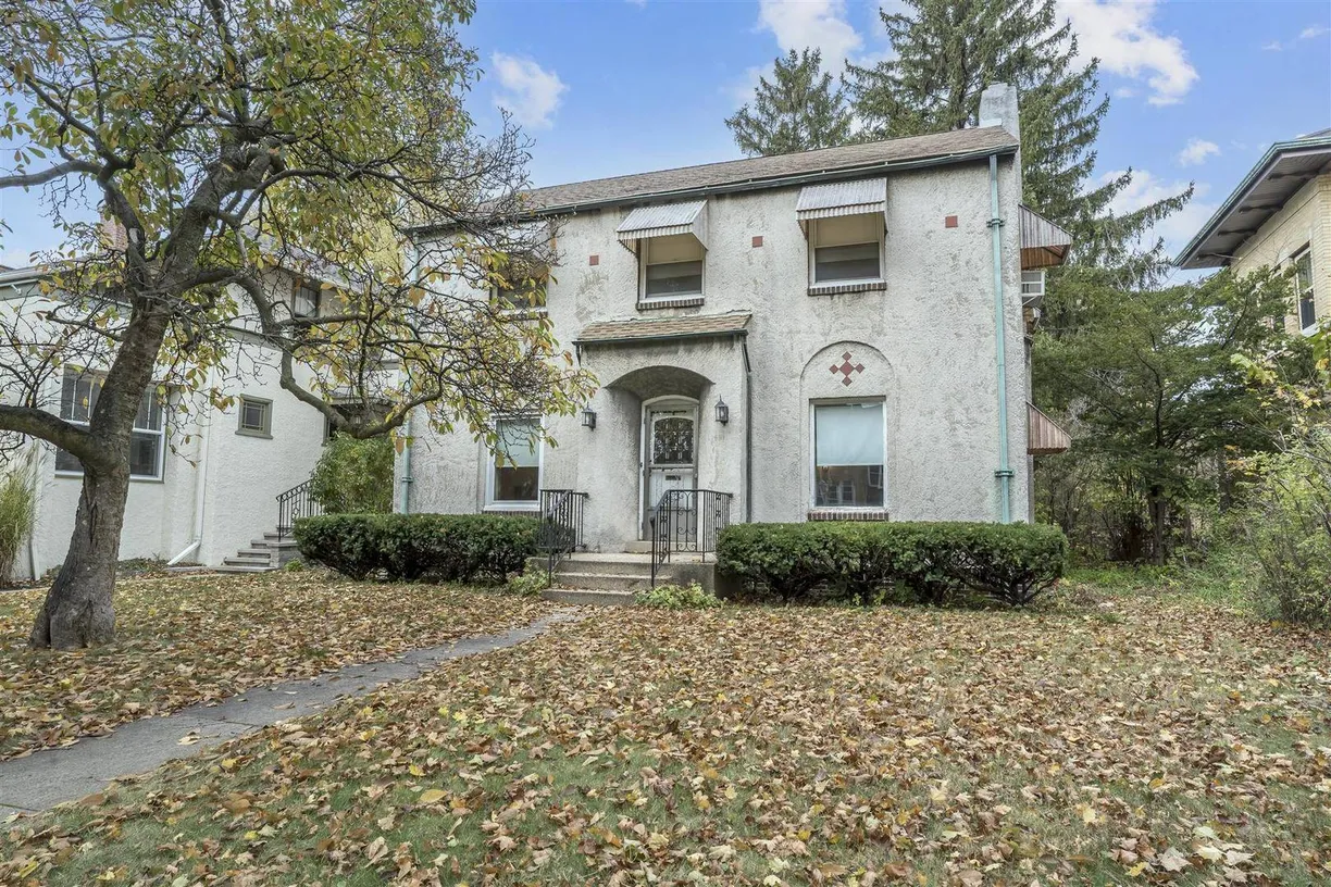 Chicago Real Estate | View 2206 W Lunt Avenue | Listing