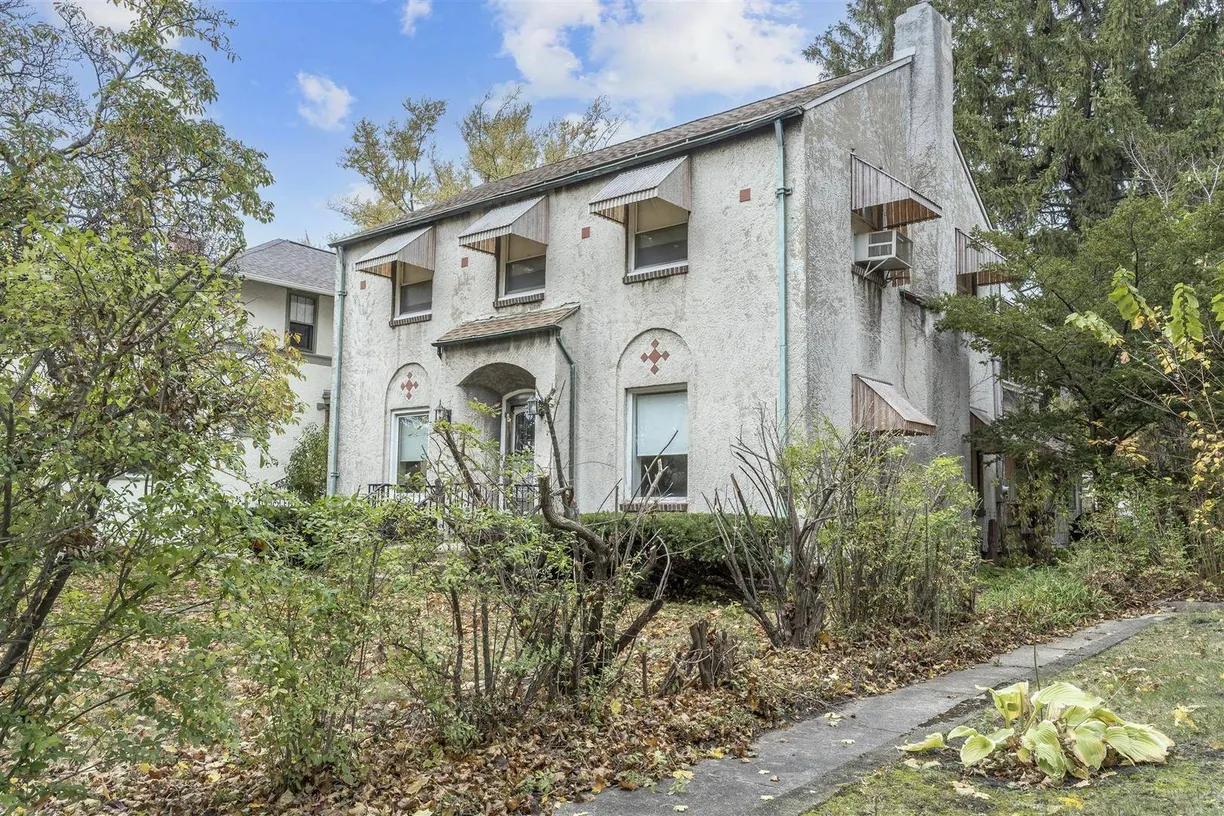 Chicago Real Estate | View 2206 W Lunt Avenue | Listing