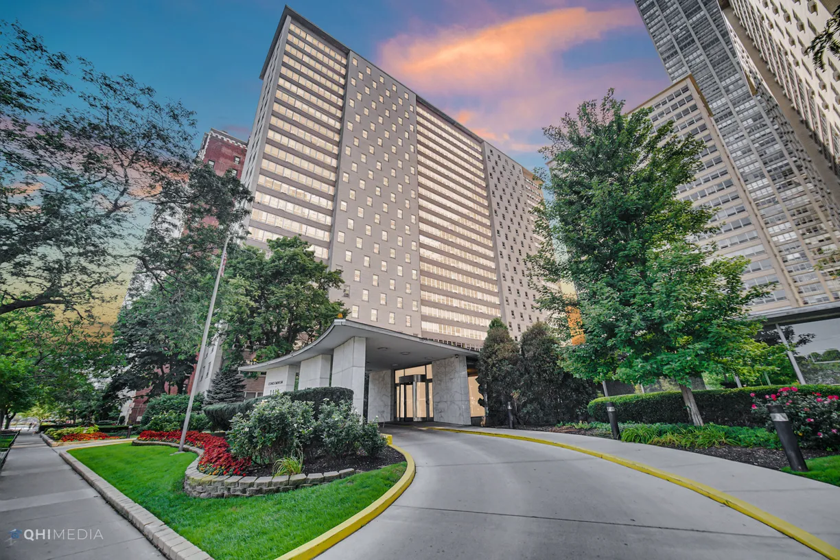 Chicago Real Estate | View 3950 N Lake Shore Drive, 2016C | 2 Beds, 1 Bath