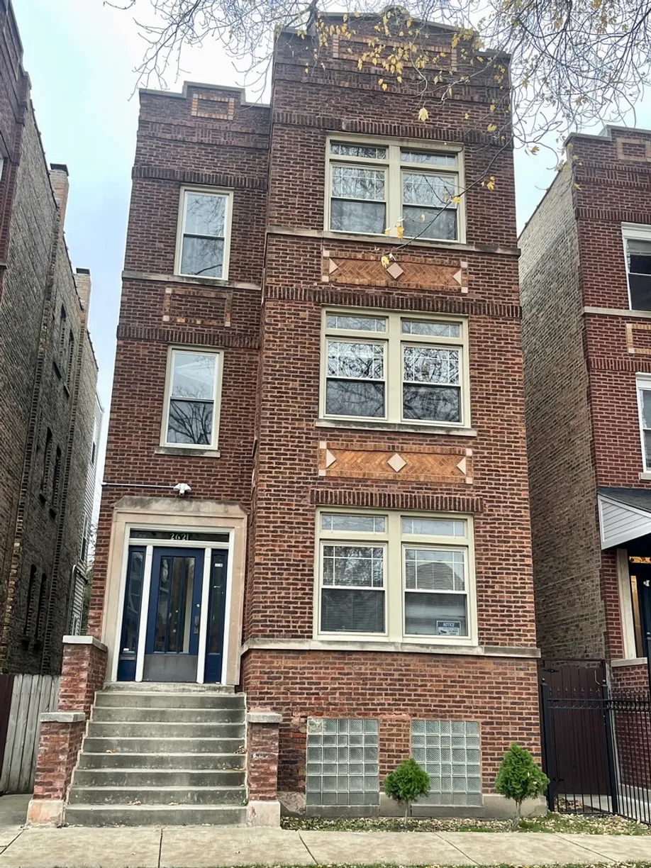 Chicago Real Estate | View 2621 N Hamlin Avenue, 2 | 2 Beds, 1 Bath