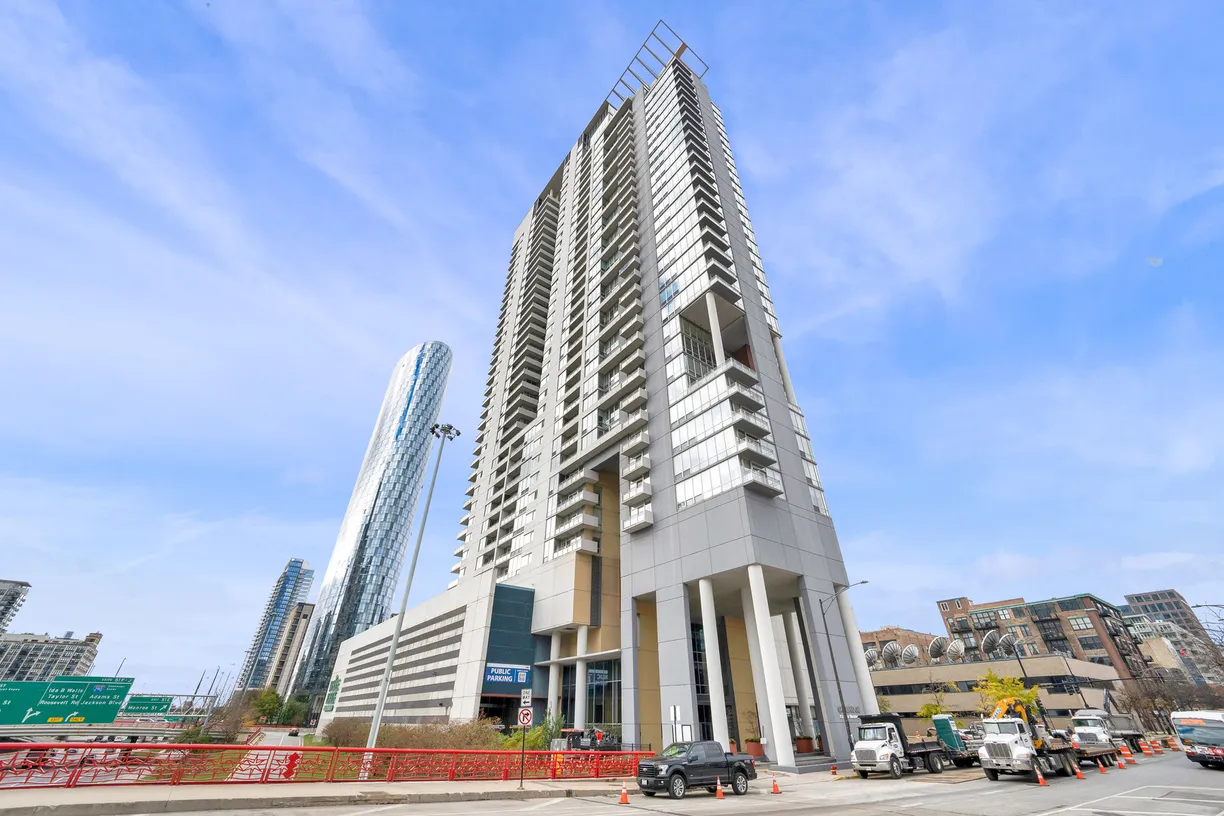 Chicago Real Estate | View 737 W WASHINGTON Boulevard, 3002 | 1 Bed, 1 Bath