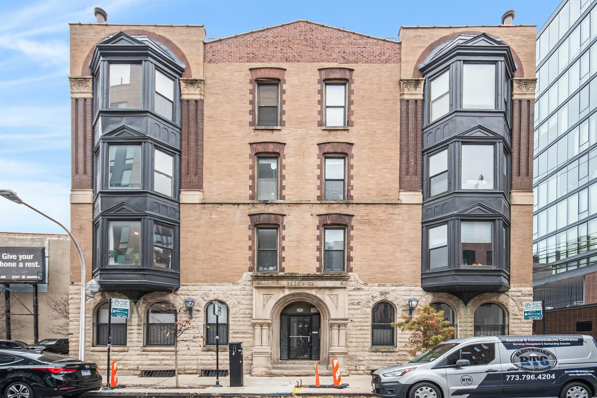 Chicago Real Estate | View 747 N Sedgwick Street, 4RS | 2 Beds, 2 Baths