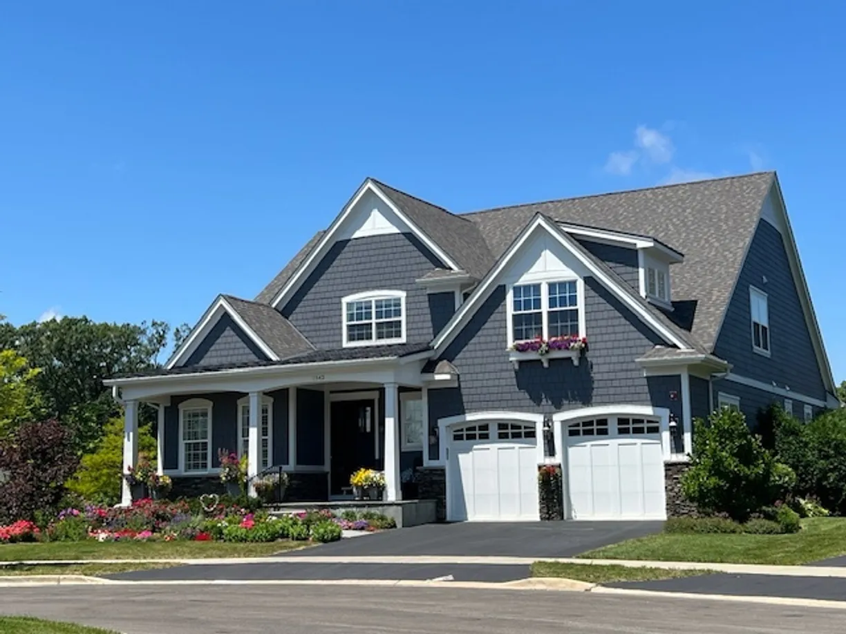 Chicago Real Estate | View 1542 Woodview Lane | 4 Beds, 3 Baths