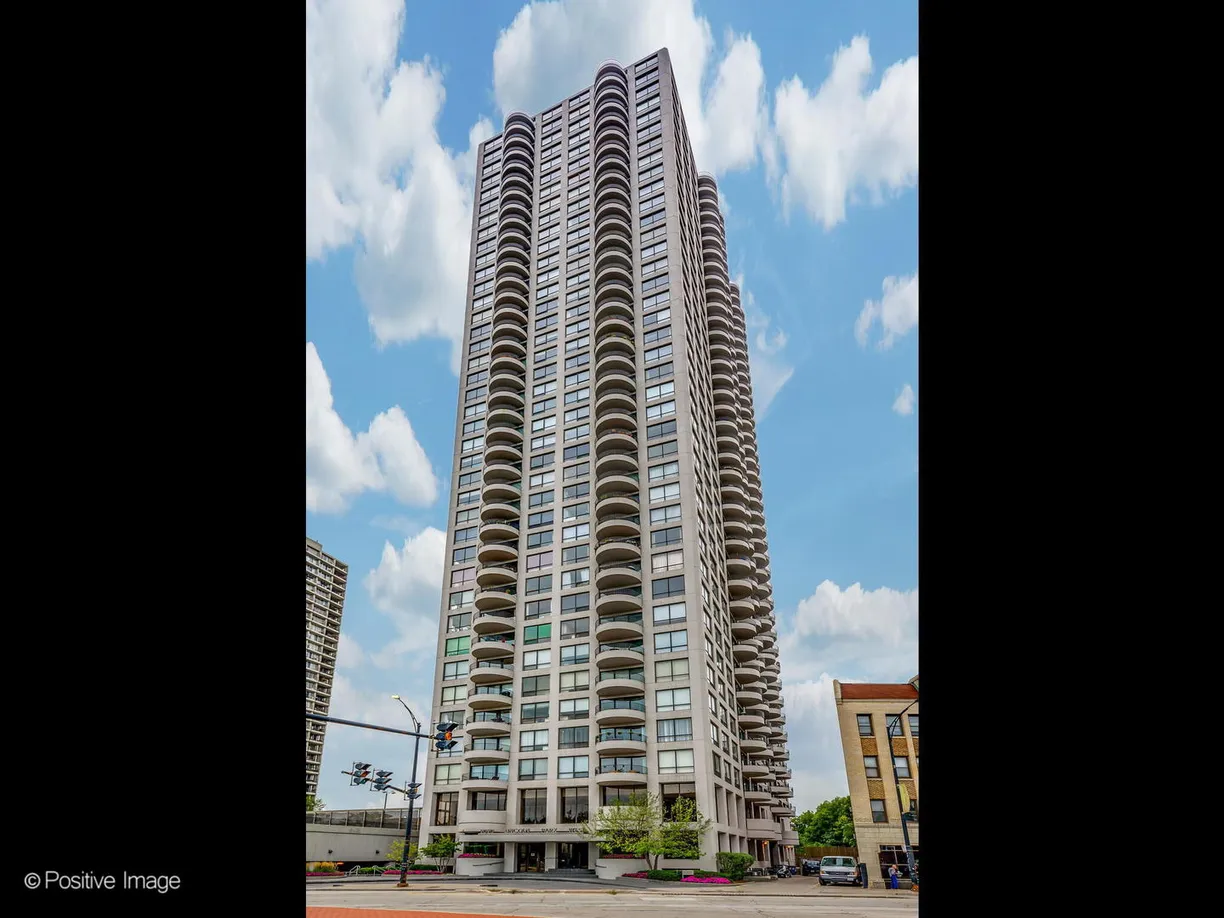 Chicago Real Estate | View 2020 N Lincoln Park West, 28KL | 2 Beds, 2 Baths