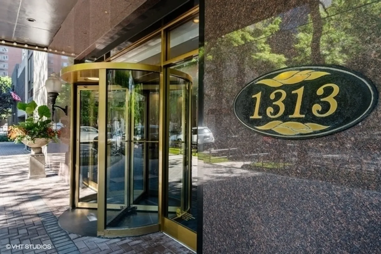 Chicago Real Estate | View 1313 N Ritchie Court, 906 | Listing