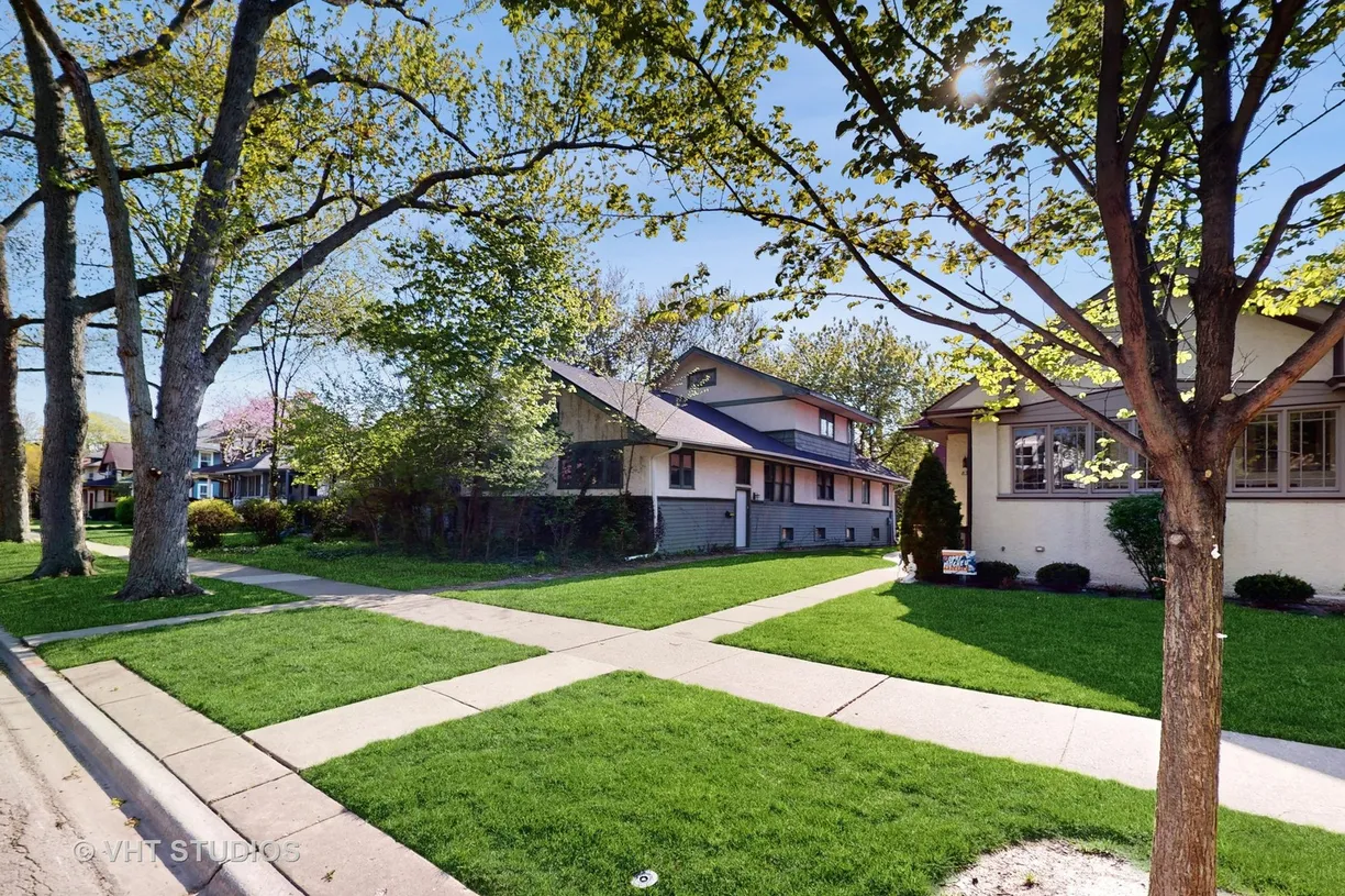 Chicago Real Estate | View 827 N Grove Avenue | 4 Beds, 3 Baths