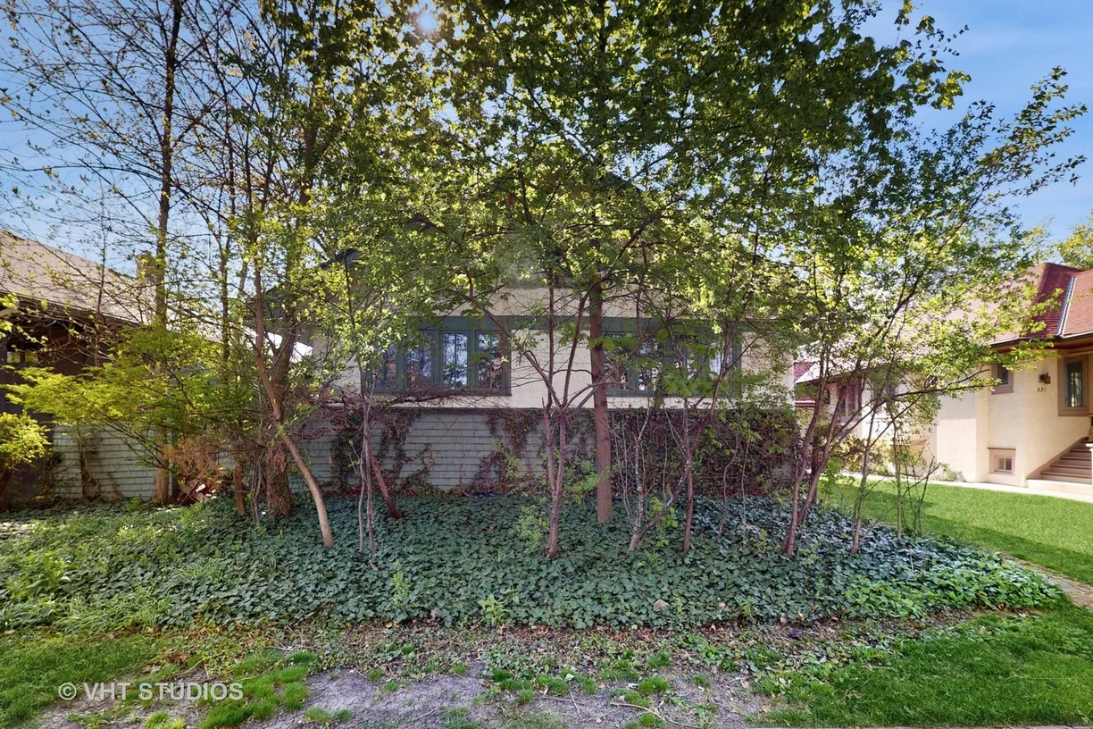 Chicago Real Estate | View 827 N Grove Avenue | Listing