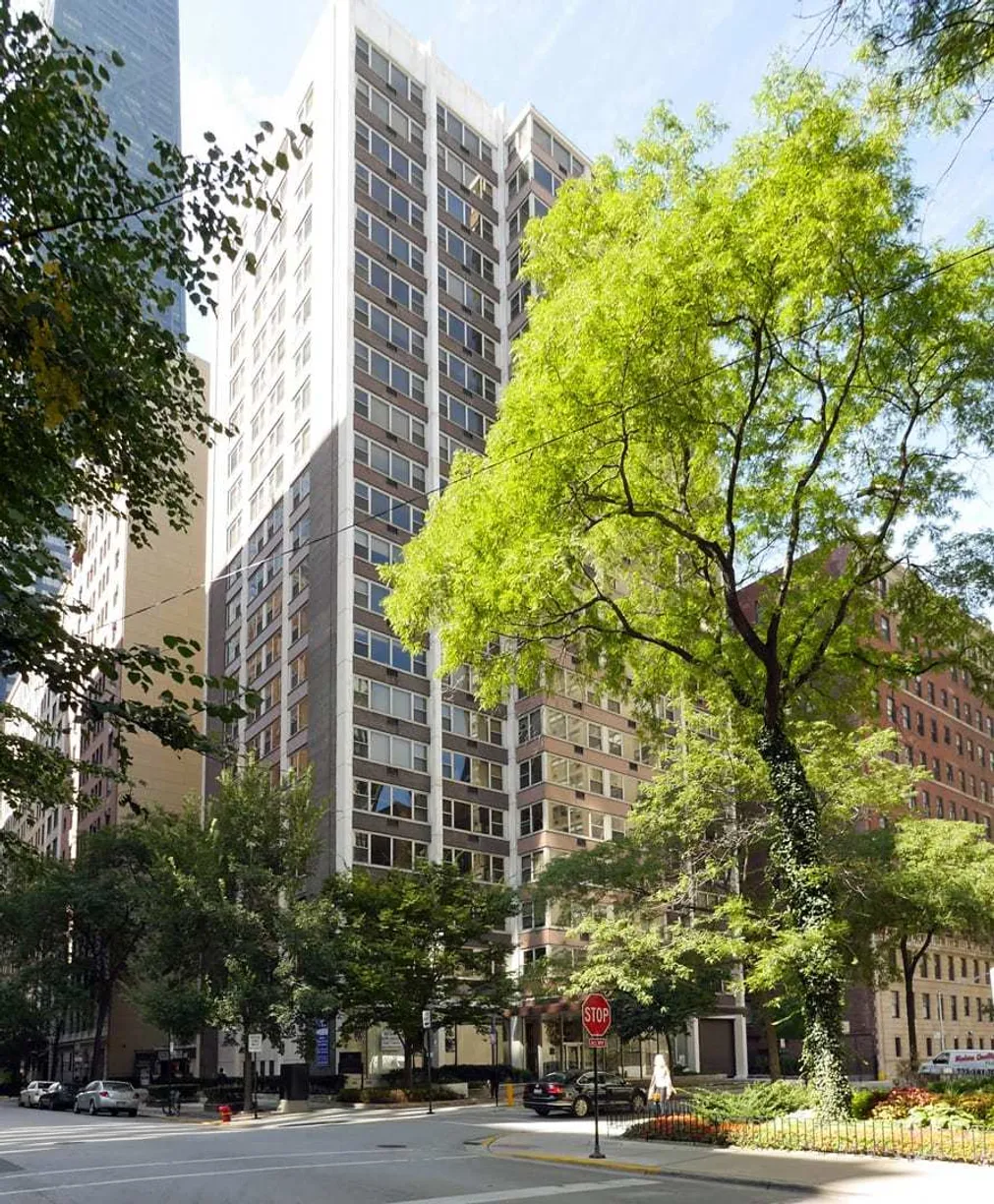Chicago Real Estate | View 860 N Dewitt Place, 1901 | 2 Beds, 2 Baths