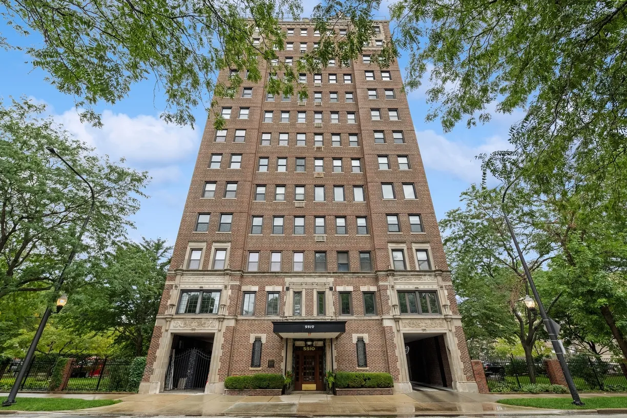 Chicago Real Estate | View 5510 N Sheridan Road, 7B | 4 Beds, 3 Baths
