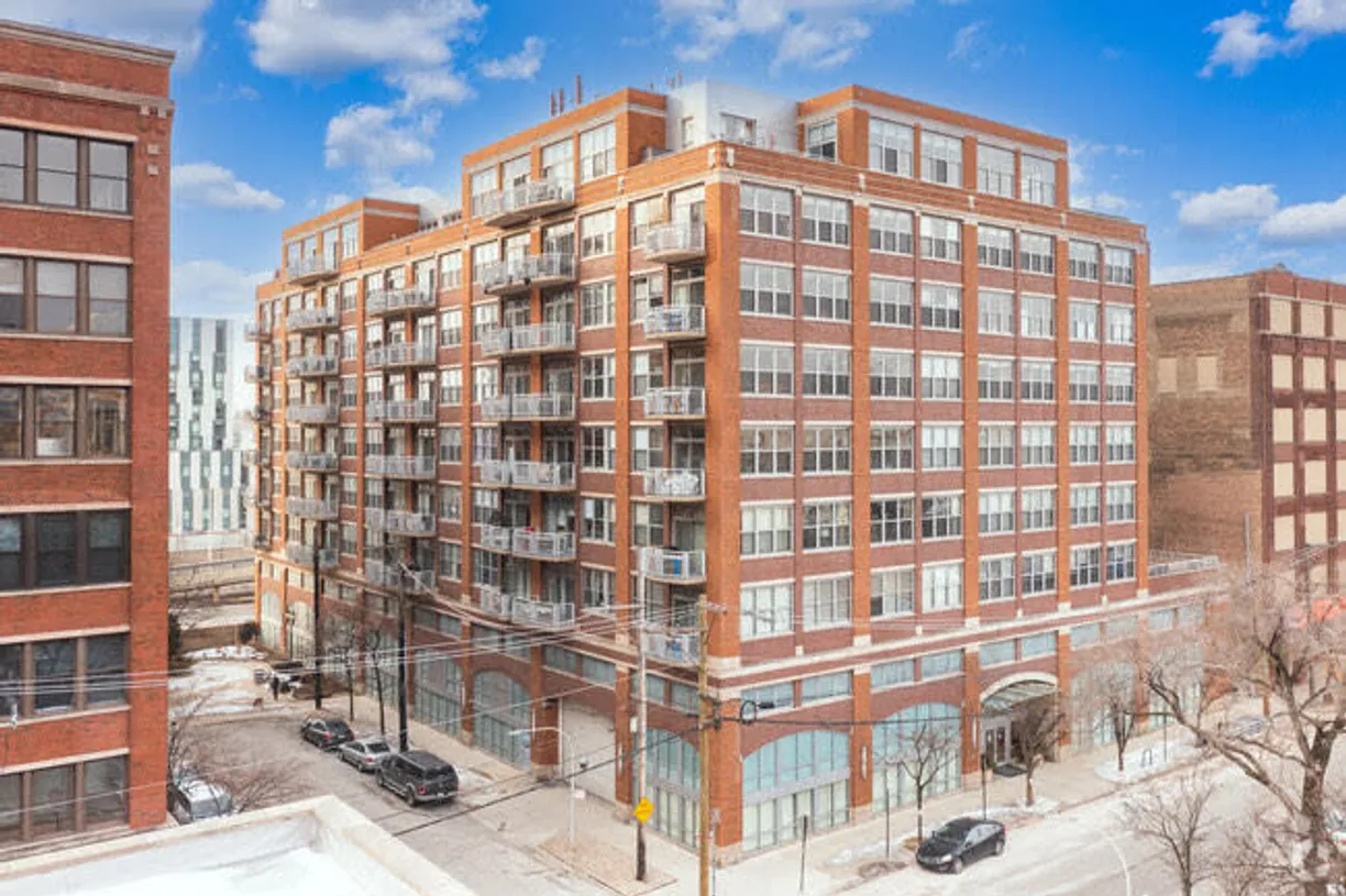 Chicago Real Estate | View 933 W Van Buren Street, 911 | 2 Beds, 2 Baths