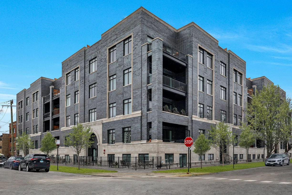 Chicago Real Estate | View 5748 N Hermitage Avenue, 307 | 3 Beds, 2 Baths