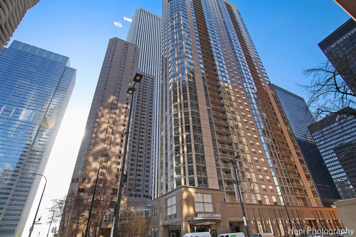Chicago Real Estate | View 222 N Columbus Drive, 2304 | 1 Bed, 1 Bath