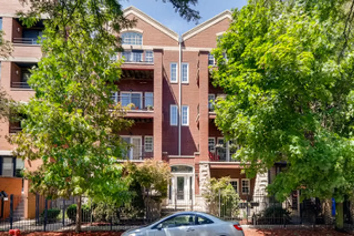 Chicago Real Estate | View 930 W Cuyler Avenue, 3E | 2 Beds, 2 Baths