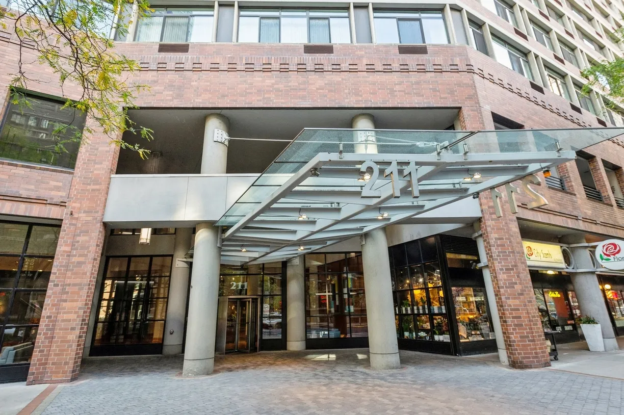 Chicago Real Estate | View 211 E Ohio Street, 1420 | 2 Beds, 2 Baths