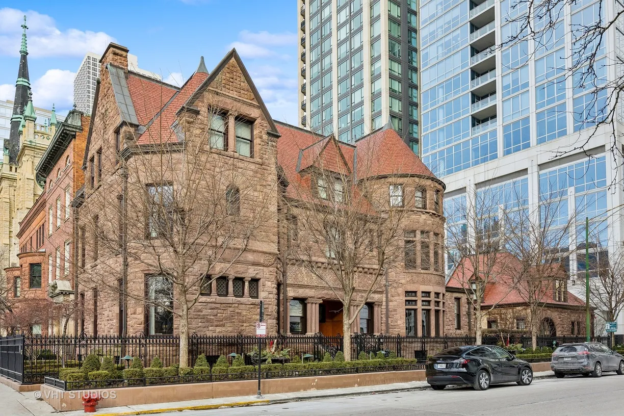 Chicago Real Estate | View 915 N DEARBORN Street | 6 Beds, 5 Baths