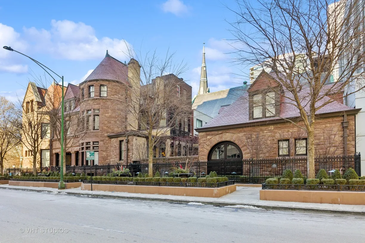 Chicago Real Estate | View 915 N DEARBORN Street | Listing