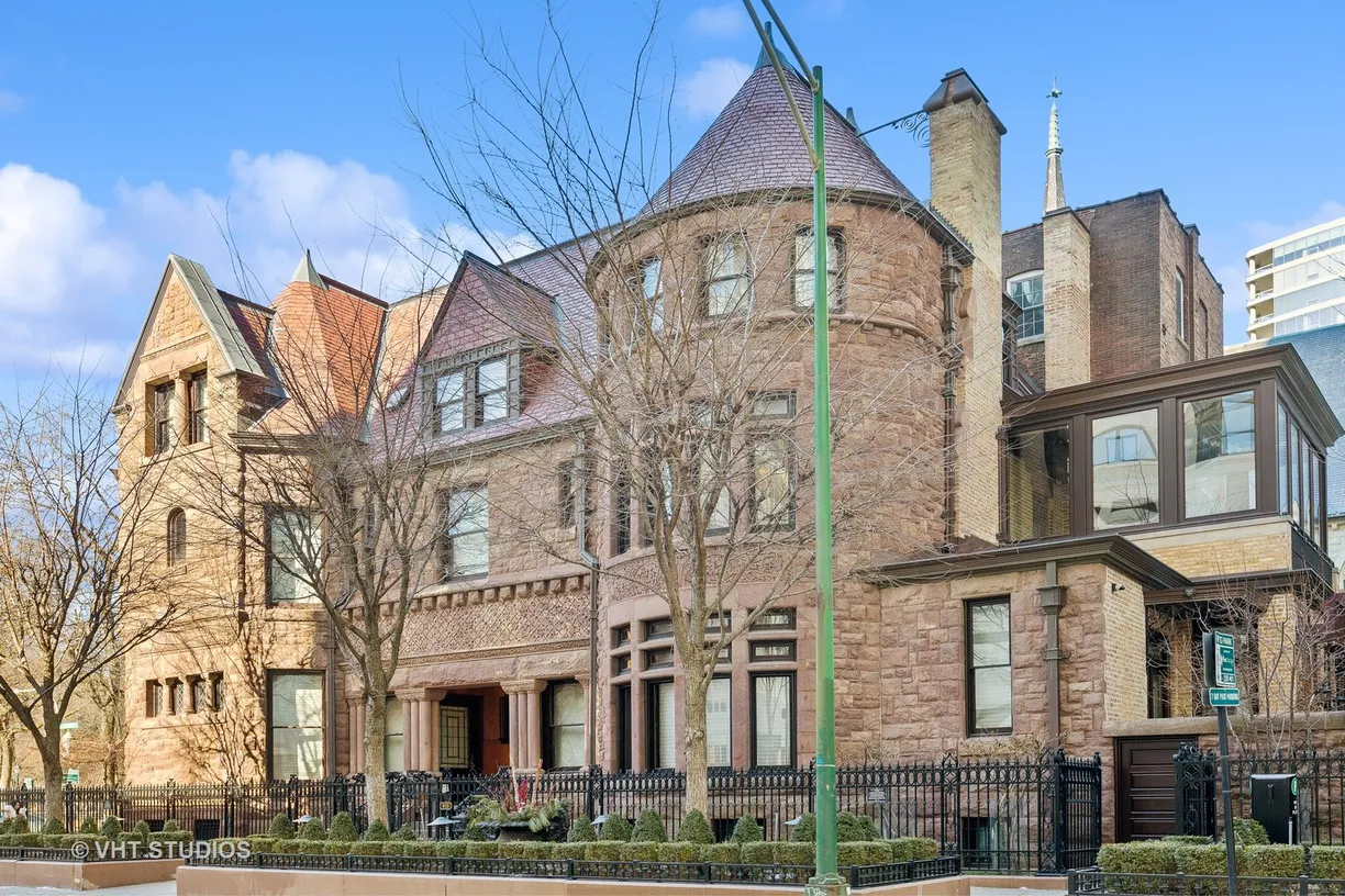 Chicago Real Estate | View 915 N DEARBORN Street | Listing