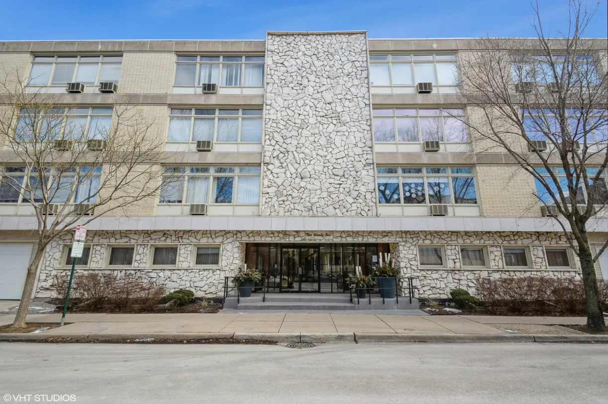 Chicago Real Estate | View 222 N Marion Street, 2E | 2 Beds, 1 Bath