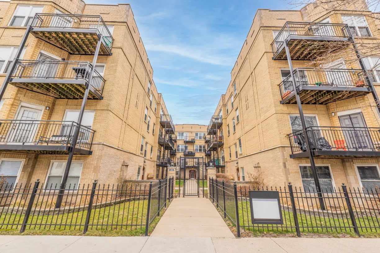Chicago Real Estate | View 4020 N Albany Avenue, A-G | 2 Beds, 1 Bath