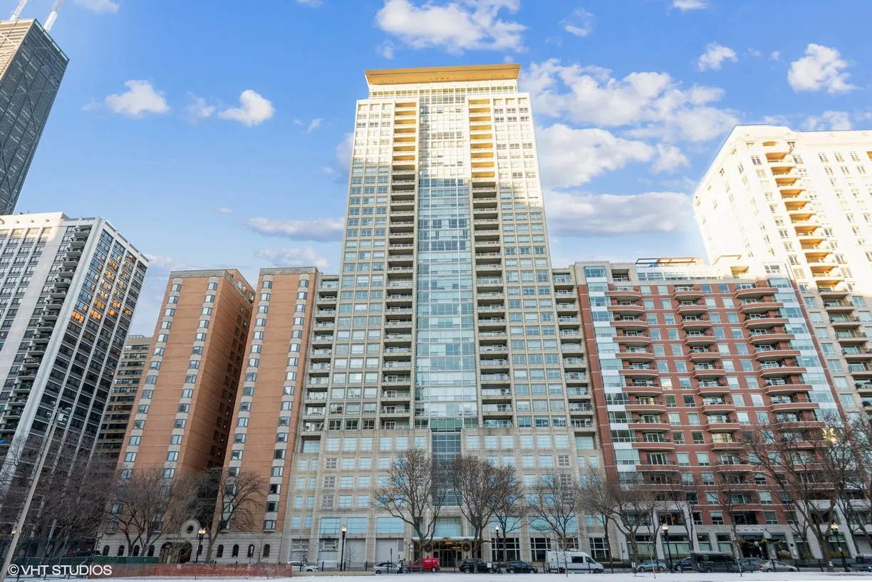 Chicago Real Estate | View 250 E PEARSON Street, 1905 | 3 Beds, 3 Baths