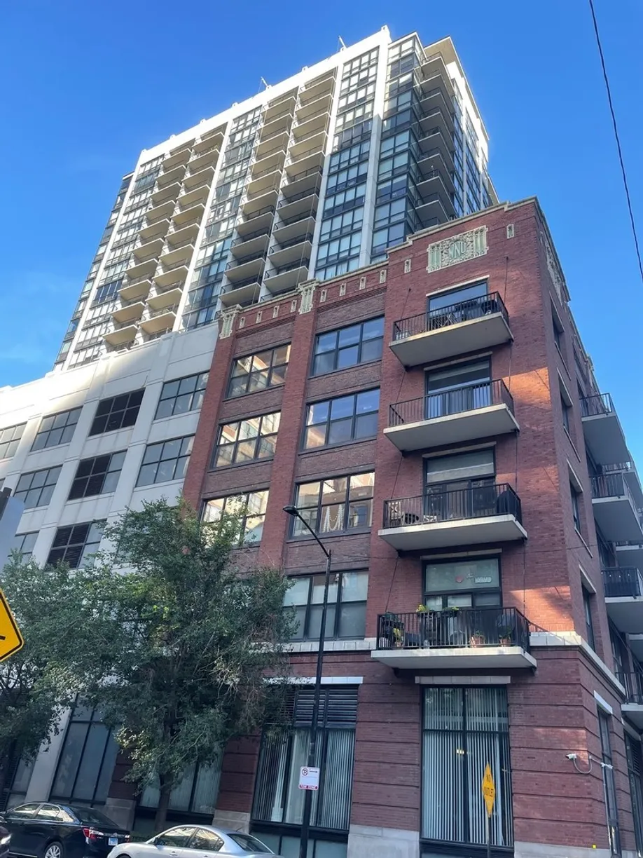 Chicago Real Estate | View 210 S Desplaines Street, 1405 | 1 Bed, 1 Bath