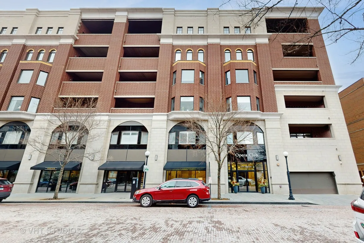 Chicago Real Estate | View 110 S Marion Street, 207 | 2 Beds, 2 Baths
