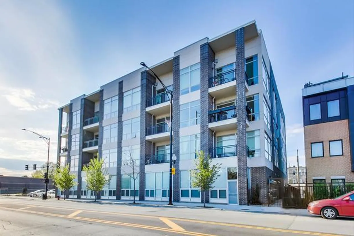 Chicago Real Estate | View 5 N Oakley Boulevard, 304 | 2 Beds, 2 Baths
