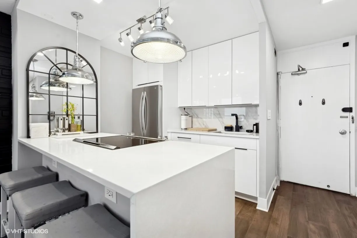 Chicago Real Estate | View 1255 N Sandburg Terrace, 2903 | Listing