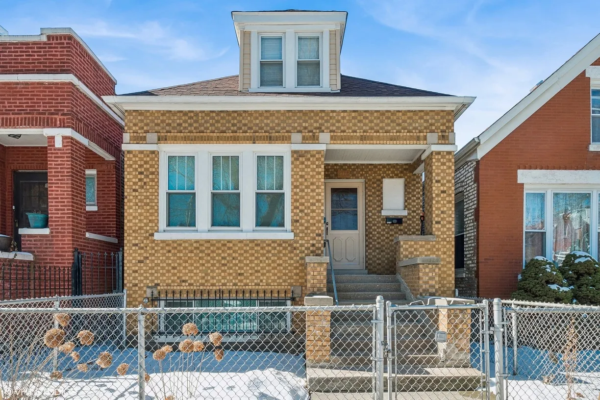Chicago Real Estate | View 2718 S Lawndale Avenue | 6 Beds, 3 Baths