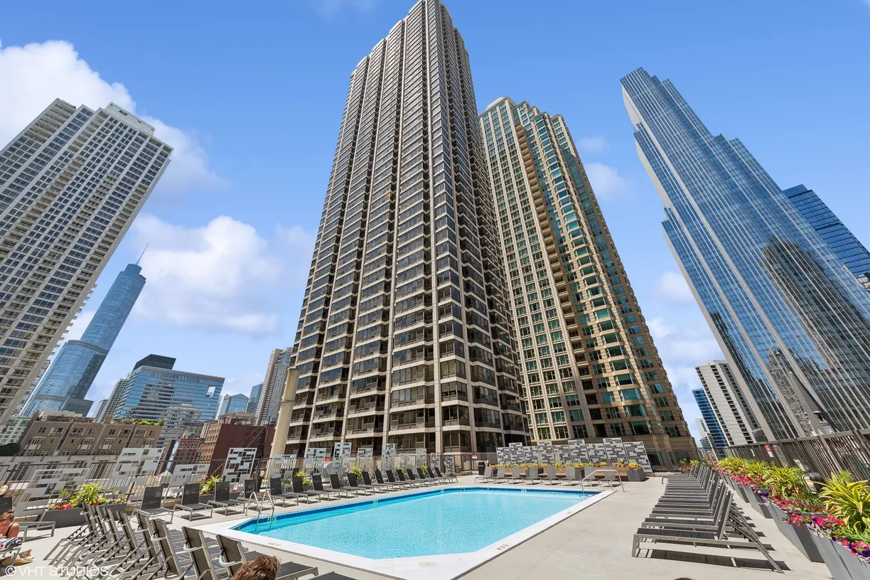 Chicago Real Estate | View 30 E HURON Street, 3701 | 1 Bed, 1 Bath