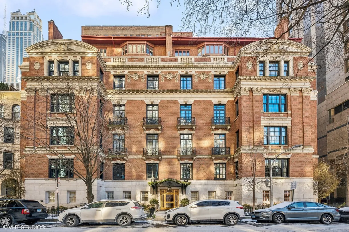 Chicago Real Estate | View 33 E Bellevue Place, 3W | 4 Beds, 3 Baths