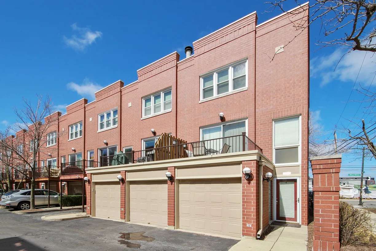 Chicago Real Estate | View 1781 W Altgeld Street, B | 2 Beds, 1 Bath