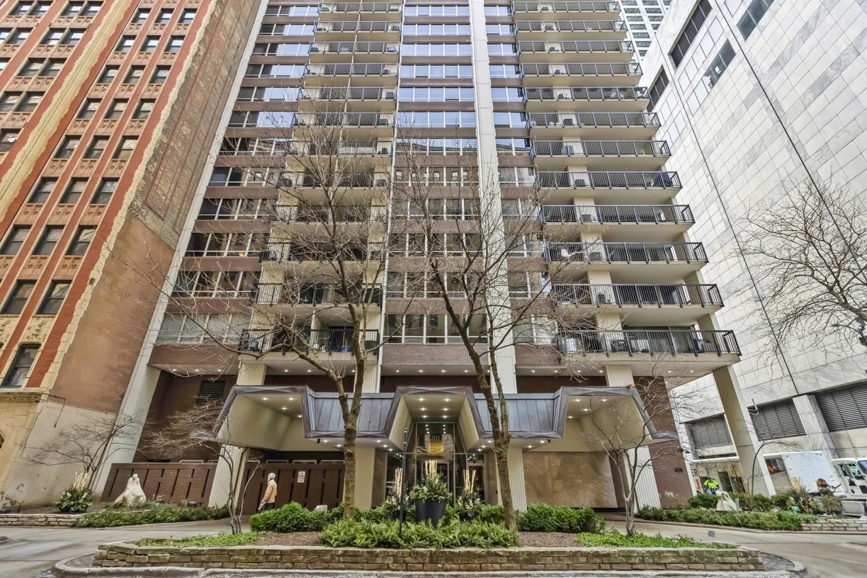 Chicago Real Estate | View 201 E Chestnut Street, 15F | 1 Bed, 1 Bath