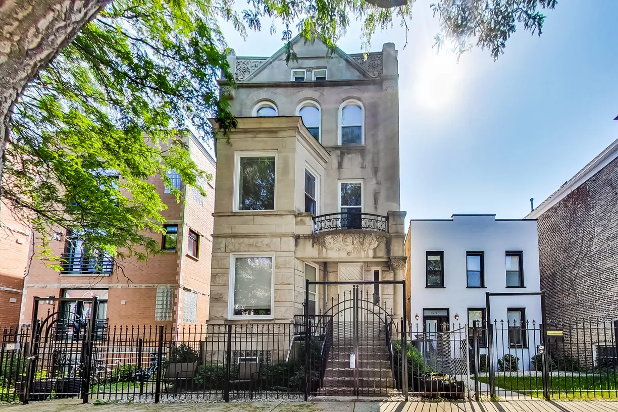 Chicago Real Estate | View 1451 N MAPLEWOOD Avenue, 3R | 2 Beds, 1 Bath