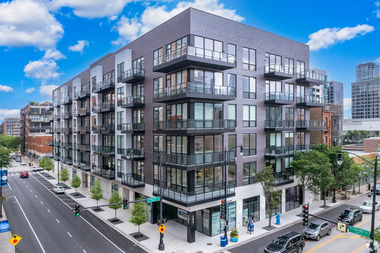 Chicago Real Estate | View 812 W Adams Street, 604 | 2 Beds, 2 Baths