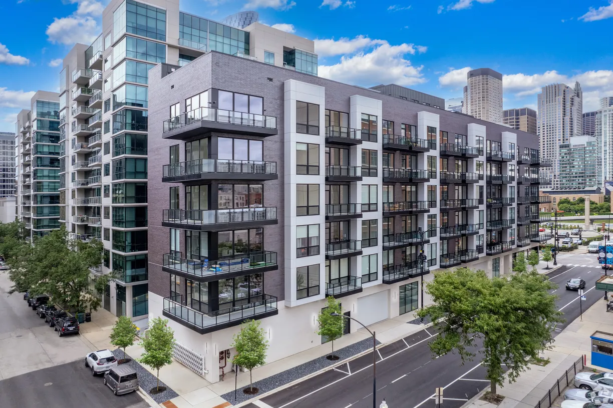 Chicago Real Estate | View 812 W Adams Street, 604 | Listing